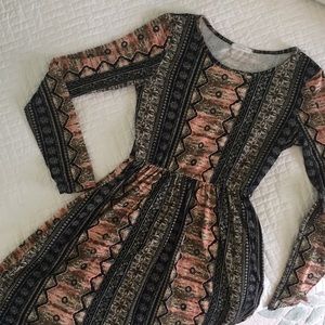 Comfy midi-length long sleeve dress.